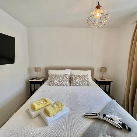 Jasmin ツリクヴェニツァ